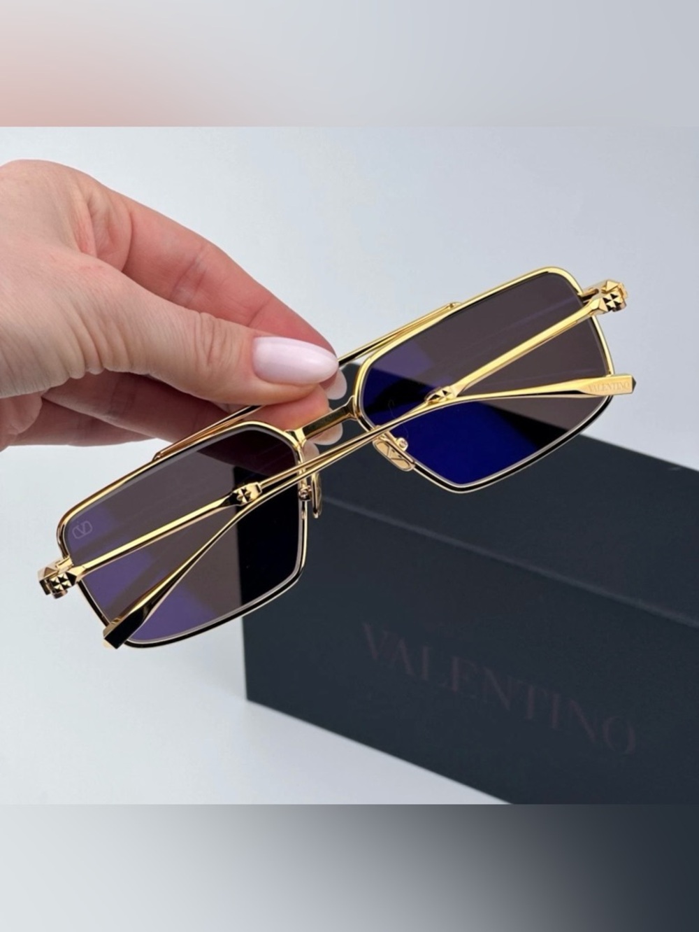 VALENTINO Sunglasses 😎 - Picture 4 of 6